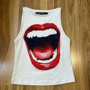 silence + noise Mercedes lips graphic cropped tank
from urban outfitters